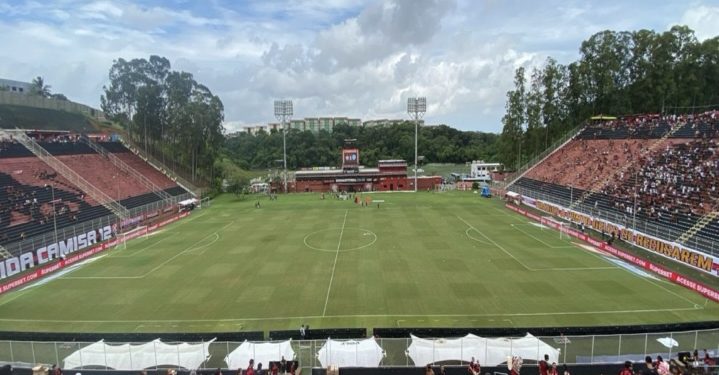 Confira as escalações oficiais do clássico entre Vitória x Bahia