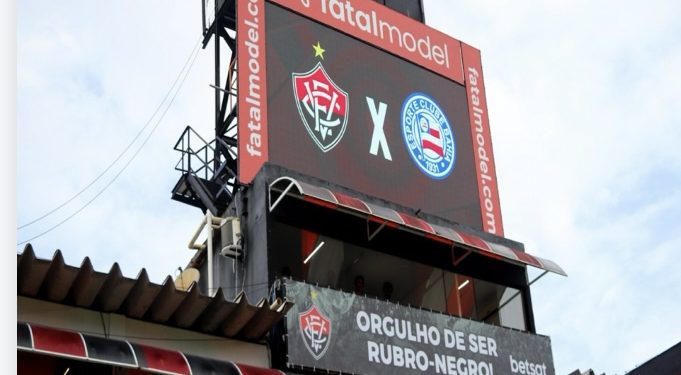 Provocação? Vitória “esconde” estrelas do Bahia em placar do Barradão