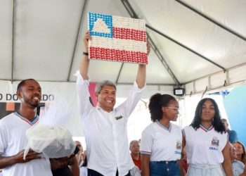 Jerônimo inaugura nova escola em tempo integral no Distrito de Caípe