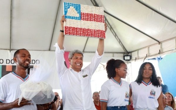 Jerônimo inaugura nova escola em tempo integral no Distrito de Caípe