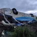 Ônibus com 46 pessoas tomba e deixa mortos na Bahia
