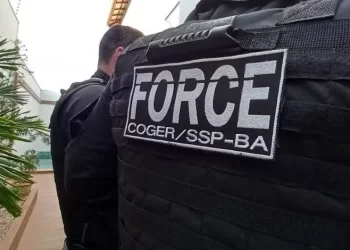 Policiais são investigados em Salvador por vender fuzis pelo Whatsapp