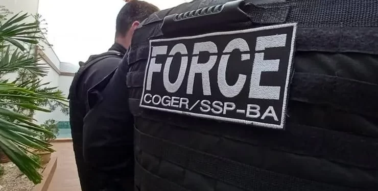 Policiais são investigados em Salvador por vender fuzis pelo Whatsapp