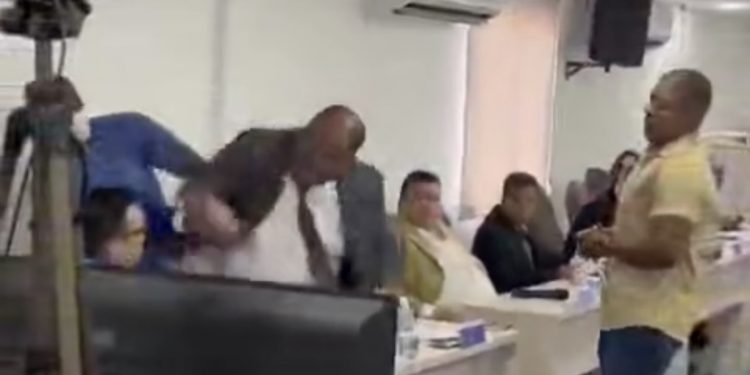 UFC LAURO: Confusão envolvendo vereadores encerra sessão na câmara