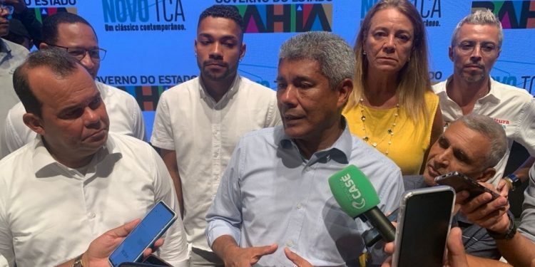 Jerônimo diz que analfabetismo é doença, cita que “quem ama não reprova” ao defender aprovação automática de alunos de escolas estaduais