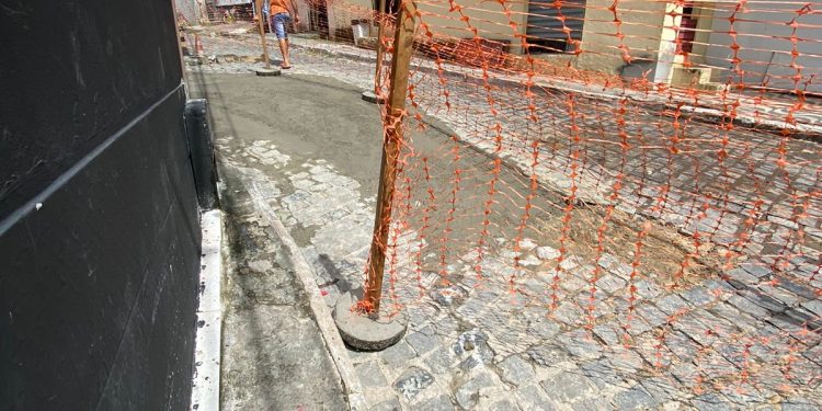 “Após denúncia do Jornal Candeias, Embasa conclui obra parada por mais de 3 semanas”