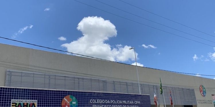 Cerca de 30 alunos do colégio Militar passam mal após ficarem 2 horas “em forma” embaixo de sol quente; pais e mães estão revoltados