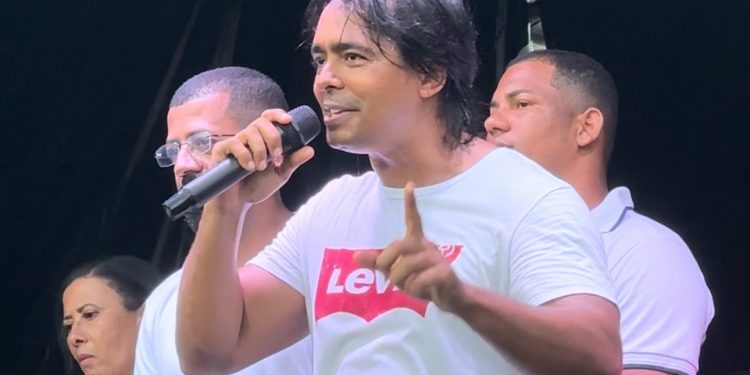 Após inaugurar ruas no Santo Antônio, prefeito desabafa “querem pongar em nossas obras, para enganar vocês”