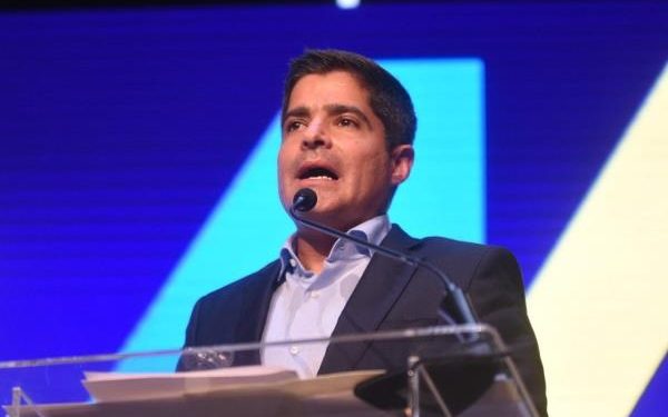 ACM Neto rebate Jerônimo: ‘Analfabetos são vítimas do descaso da educação da Bahia’