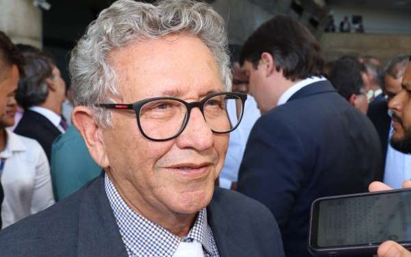 Caetano diz que não vai atacar adversários, mas provoca Elinaldo: ‘Calma, calabreso’