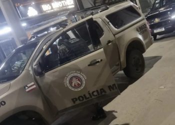 Embriagado, funcionário de oficina pega viatura da PM-BA para passear com namorada e acaba preso