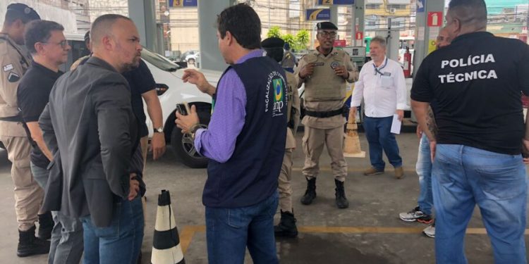 Operação Posto legal identifica suspeita de venda de combustível irregular em Candeias
