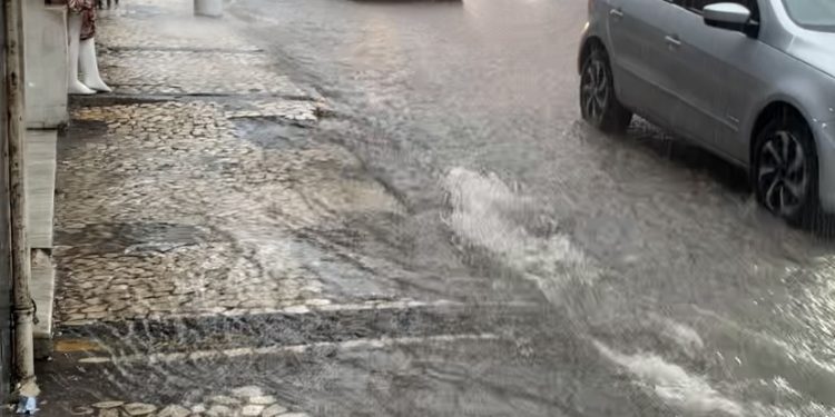 Candeias foi a cidade  baiana onde mais choveu na quinta feira (14) 