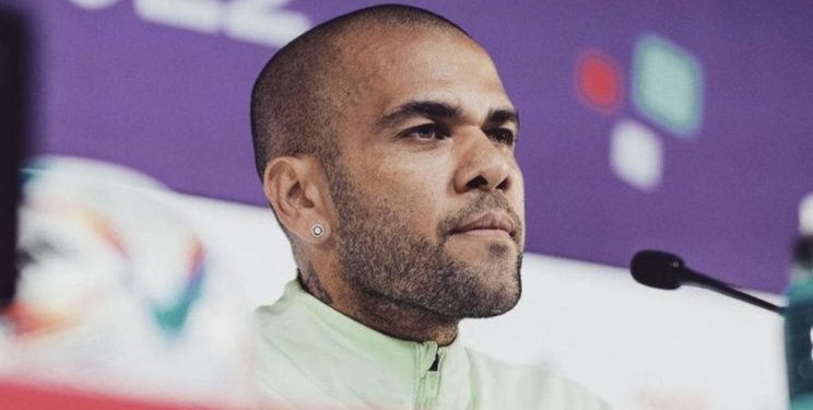 Daniel Alves paga fiança de 1 milhão de euros (R$ 5,4 milhões) e será solto após 14 meses na prisão 