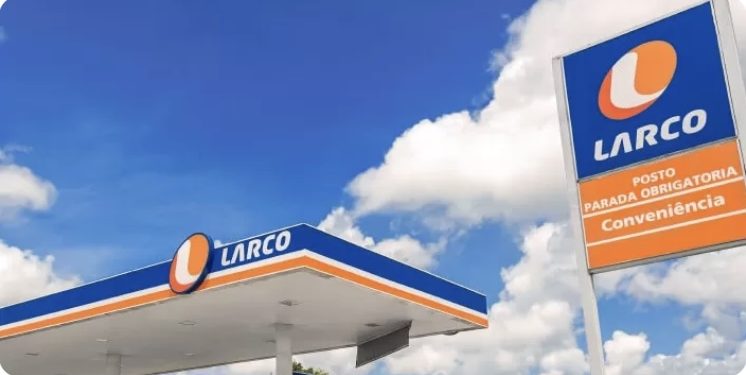 SÃO SEBASTIÃO DO PASSÉ: Beneficiária do Bolsa Família apontada como dona de posto de gasolina e laranja de vereador