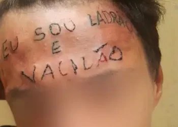 Homem que teve testa tatuada é preso novamente por roubo