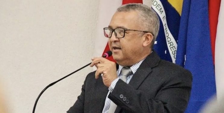 PV de Candeias resiste em apoiar candidatura de Marivalda, defende nome de vereador e critica postura de Éden Valadares
