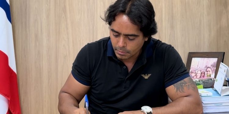 Candeias: Prefeito Pitágoras Ibiapina anuncia ampliação e modernização da Praça da rua da Igreja Matriz 