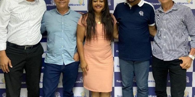 Candeias: Ao lado de Sargento Francisco, Marivalda Silva (PT) recebe apoio do Republicanos