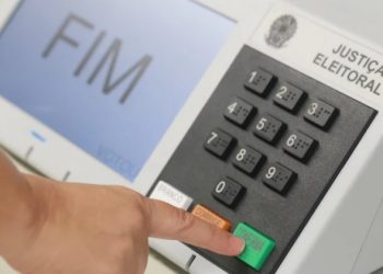 Jovens de 16 a 18 anos podem tirar 1º título de eleitor até 8 de maio