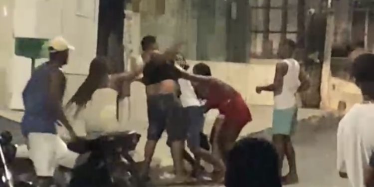 Briga generalizada é registrada no bairro  da Nova Candeias 