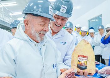 Lula diz que, se pudesse, faria um decreto proibindo mentir no Brasil