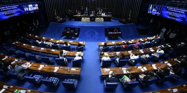 Senado aprova PEC de criminalização do Porte de Drogas para uso pessoal