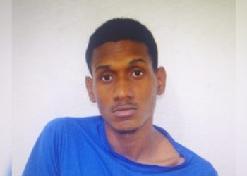 Detento utilizando muleta agride policial Penal, pula muro e foge do Conjunto Penal