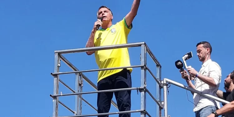 Em ato no Rio, Bolsonaro chama Lula de “ladrão apoiador de ditaduras”