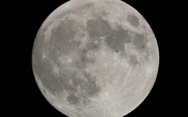 Fenômeno ‘Lua Cheia Rosa’ pode ser vista em todo Brasil nesta terça-feira (23)