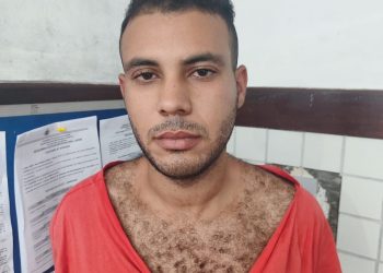 “PERDEU, LADRÃO! Peto prende bandido após roubar loja em Candeias.”