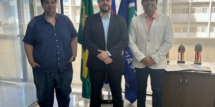 Candeias: Prefeito solicita a superintendente regional terreno do INSS para construção de novo equipamento