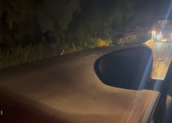 “Motorista perde controle de carro e veículo capota em trecho da BA-522 que liga Candeias a Madre de Deus.”