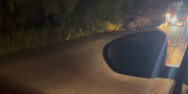 “Motorista perde controle de carro e veículo capota em trecho da BA-522 que liga Candeias a Madre de Deus.”