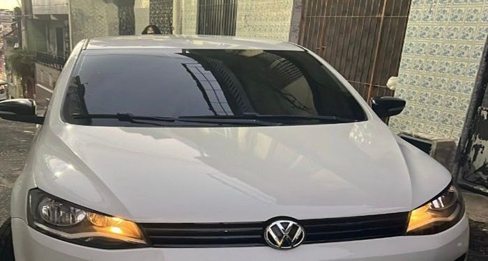 Foragido fica nervoso, se entrega e é flagrado com carro roubado em Salvador