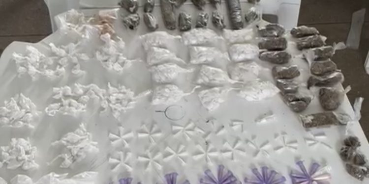 PETO de Candeias prende quadrilha que iria abastecer boca de fumo em Salvador