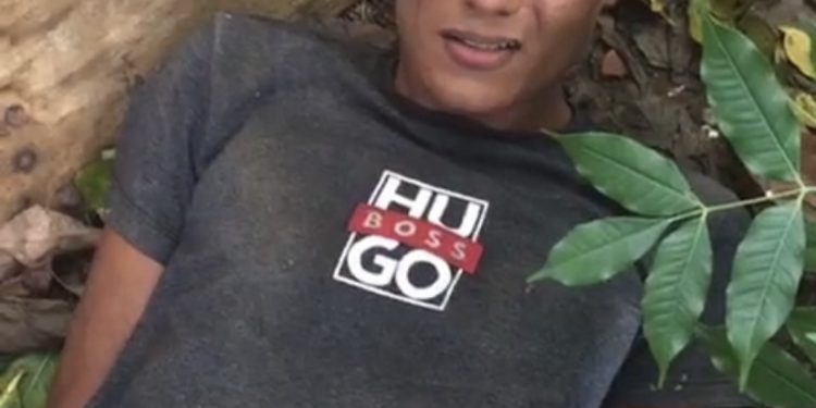 BAHIA ENTREGUE A BANDIDAGEM: Mãe de Thiago se desespera após família reconhecer corpo do filho