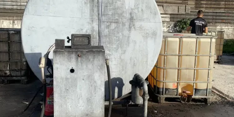 Polícia encontra distribuidora de combustíveis adulterados em Dias d’Ávila