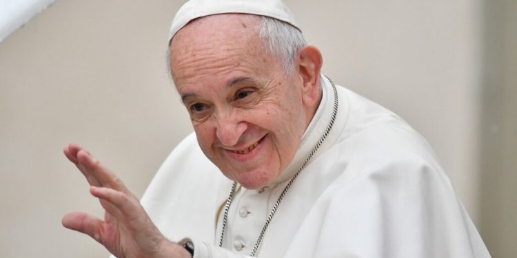 Papa Francisco diz que já existe muita “viadagem” em seminários católicos