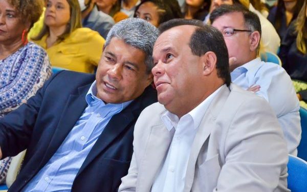 Jerônimo sanciona aumento do próprio salário e deve receber quase R$ 37 mil