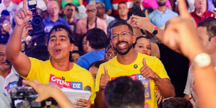 Candeias: Eriton Ramos sai nos braços do povo após lançamento de pré-candidatura