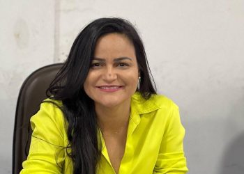 Lauro de Freitas: TSE dá vitória a Débora Régis e derruba processo que pedia cassação da vereadora