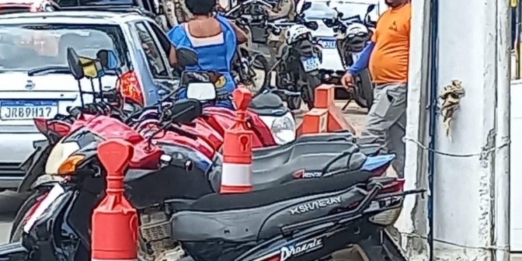 Candeias: Moradores confirmam aumentos das blitzes da PM no centro da cidade, após pedido da vice-prefeita Marivalda Silva