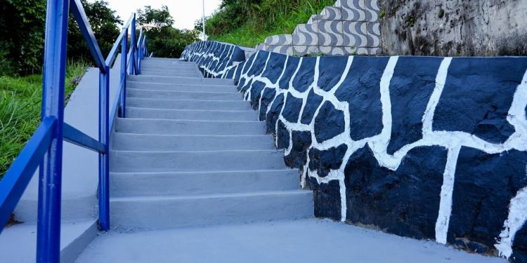 Candeias: Revitalização transforma escadaria do Malembá 