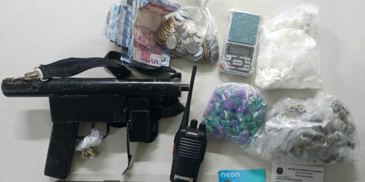 Polícia troca tiros com criminosos que pretendiam invadir área dominada por facção rival