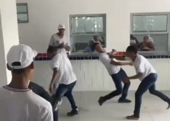 UFC NA ESCOLA: alunos trocam socos em escola estadual em São Francisco do Conde ; briga foi filmada por estudantes