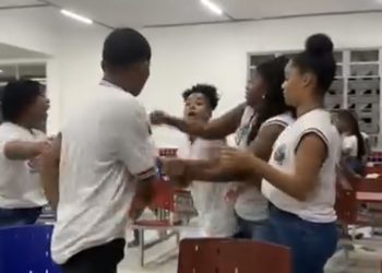 A BRUXA TÁ SOLTA : mais uma briga registrada em escola estadual em São Francisco do Conde 