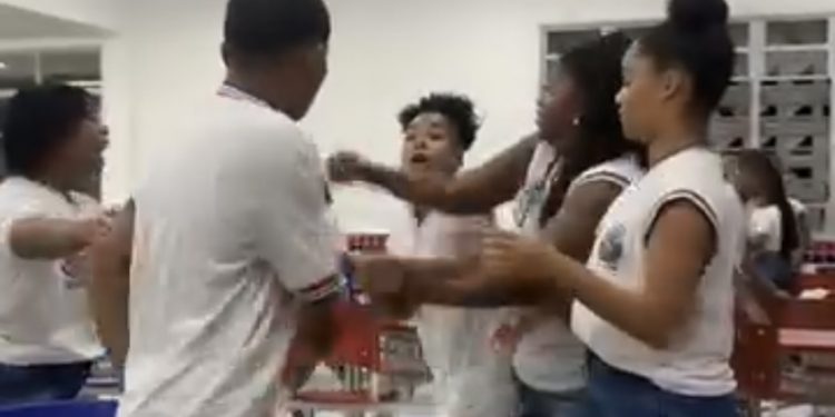 A BRUXA TÁ SOLTA : mais uma briga registrada em escola estadual em São Francisco do Conde