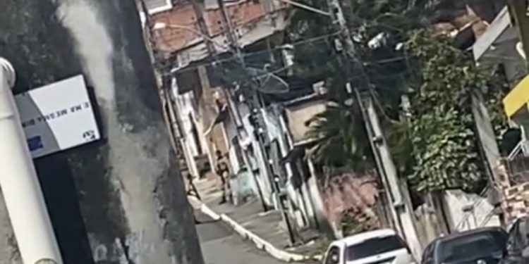 BATEU DE FRENTE COM A CHOCOLATE : bandidos morrem após trocar tiros com policiais da Rondesp durante operação em Simões Filho