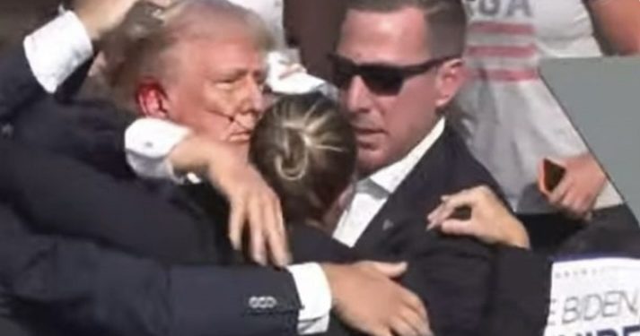 VÍDEO: Trump sofre atentado e é retirado às pressas de palco durante comício